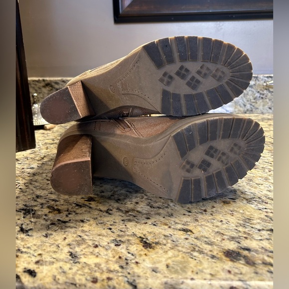 G by Guess Lace Up Boots in Women’s Sz 9 - Picture 8 of 8